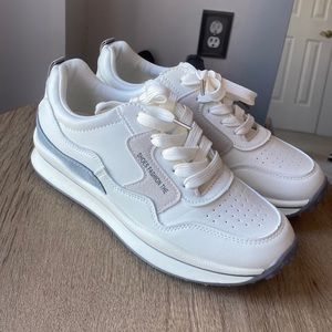 Women’s sneaker